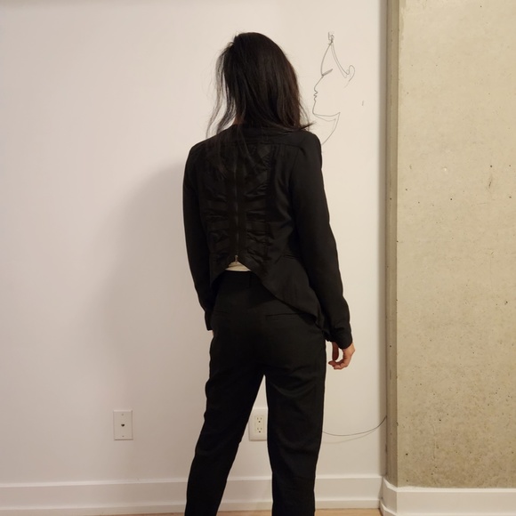 Black blazer with sheer skeleton like back - Picture 3 of 6